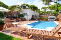 Exclusive Property With Swimmingpool And Garden